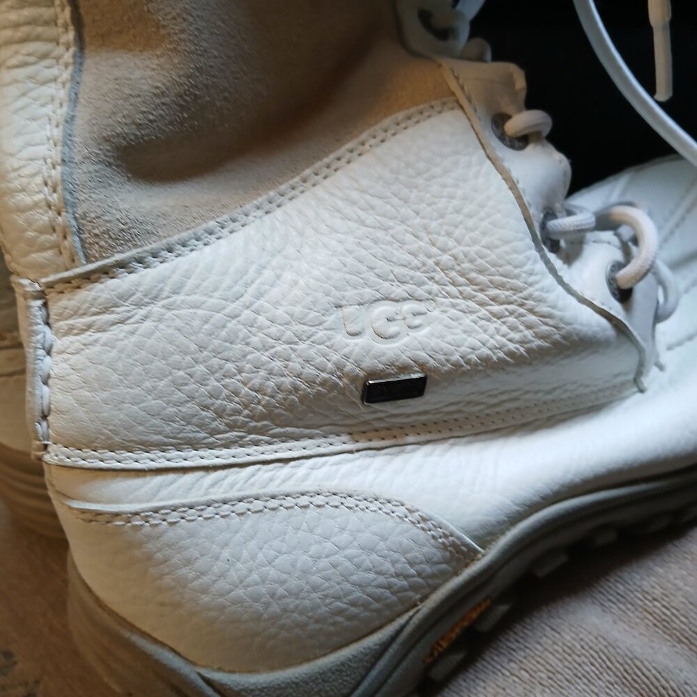 UGG Tall Adirondack Boot White - Picture 11 of 11
